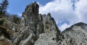 Costone roccioso lungo la forra del Torrente Susaibes 