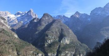 Panorama sulla Val Cordevole: da SX, il Monte Burel e i Monti del Sole