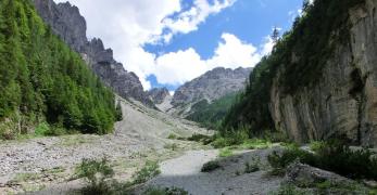 La Val Sciol de Mont con sullo sfondo l’omonima forcella 