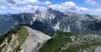 La cresta del Monte Ferrara e la Cima dei Preti sullo sfondo