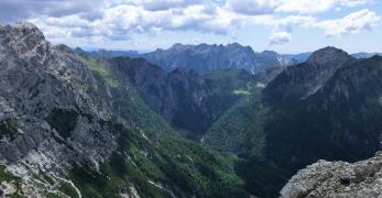 La Val Settimana con il Gruppo delle Caserine – Cornaget sullo sfondo
