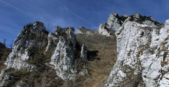 Torrioni rocciosi verso la vetta del Monte Zelo
