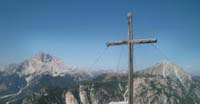 Croce di Dobbiaco. Dietro:Croda Rossa d' Ampezzo e Picco di Vallandro