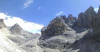 La Conca Pradidali. Da sx verso dx: Passo Pradidali Alto, Cima Tomè, Passo Pradidali Basso, Cima del Lago e Cima Wilma.