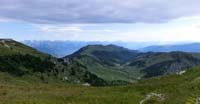 La dorsale dei Solaroli e la Valle delle Mure da Cima Grappa