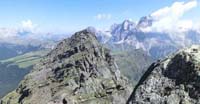 Cima Colbricon. Sullo sfondo, le Pale di San Martino 