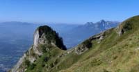 La Cima della Boca de Rosp e omonima Forcella. Sullo sfondo, il Monte Pizzocco