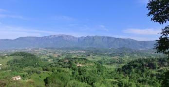 Panorama sui Colli di Monfumo e il massiccio del Monte Grappa 