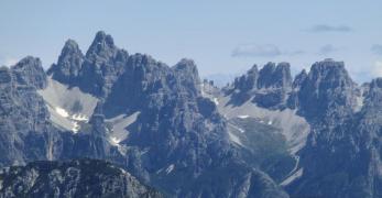 Sugli Spalti di Toro. Sulla sinistra, il Campanile di Val Montanaia 