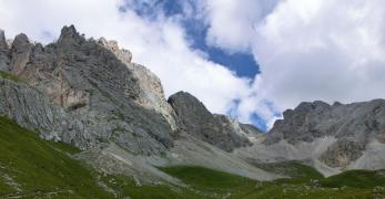 La Forcella del Bachet tra il Sasso di Valfredda e la Cima Ombrettola