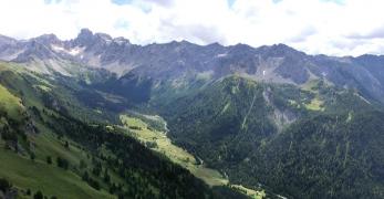 La Valle di San Nicolò chiusa dai sottogruppi dei Monzoni – Costabella – Cima dell’Uomo