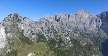 Il Gruppo dello Schiara. Da dx: Schiara, Pale del Balcon, Pala Tissi e Monte Tiron