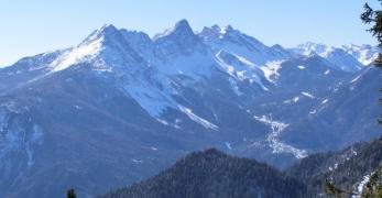 La Val del Boite. Sullo sfondo il Gruppo del Bosconero