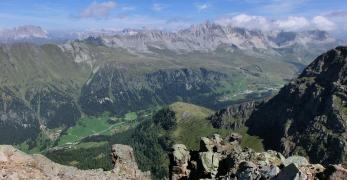 La Valle di San Pellegrino con la Catena del Costabella – Cima Uomo