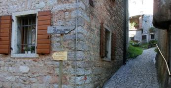 L’inizio dell’itinerario a Casso