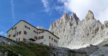 Il Rifugio Re Alberto e la Croda di Re Laurino 