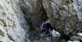 Passaggio lungo un camino 