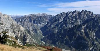 La Val Cimoliana. Sulla destra, il Gruppo della Vacalizza