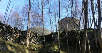 Casolare lungo il sentiero per il Monte Creto’